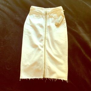 H&M knee length, denim zip up pencil skirt.
